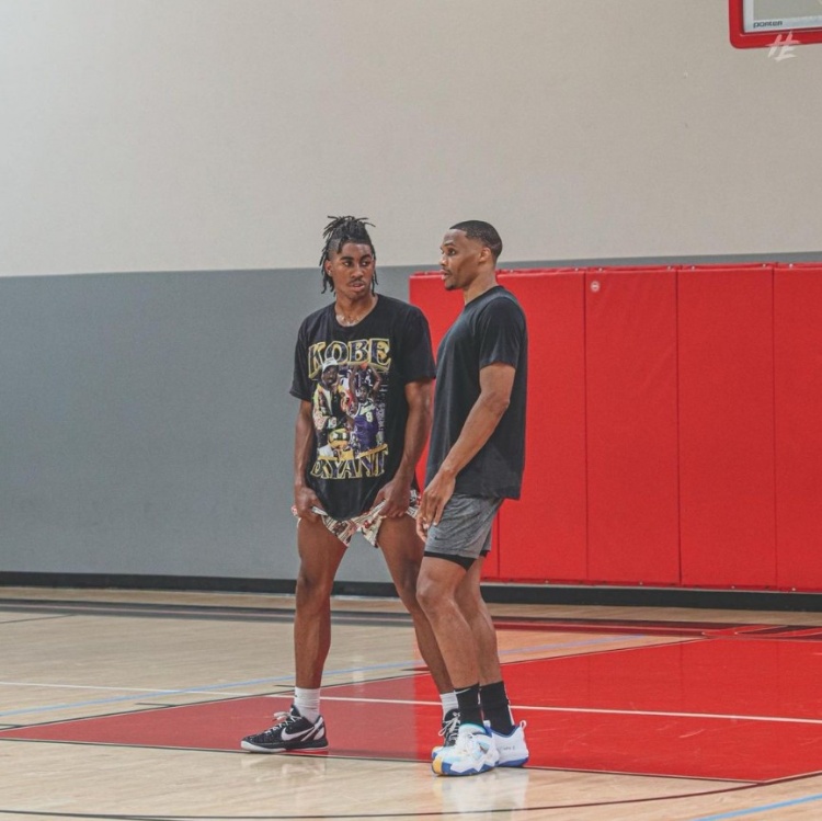 美记爆料湖人正积极追求赫伯特·琼斯，名嘴晒出3换1方案（美媒曝湖人加紧追求赫伯特·琼斯，名嘴提出3换1交易方案）