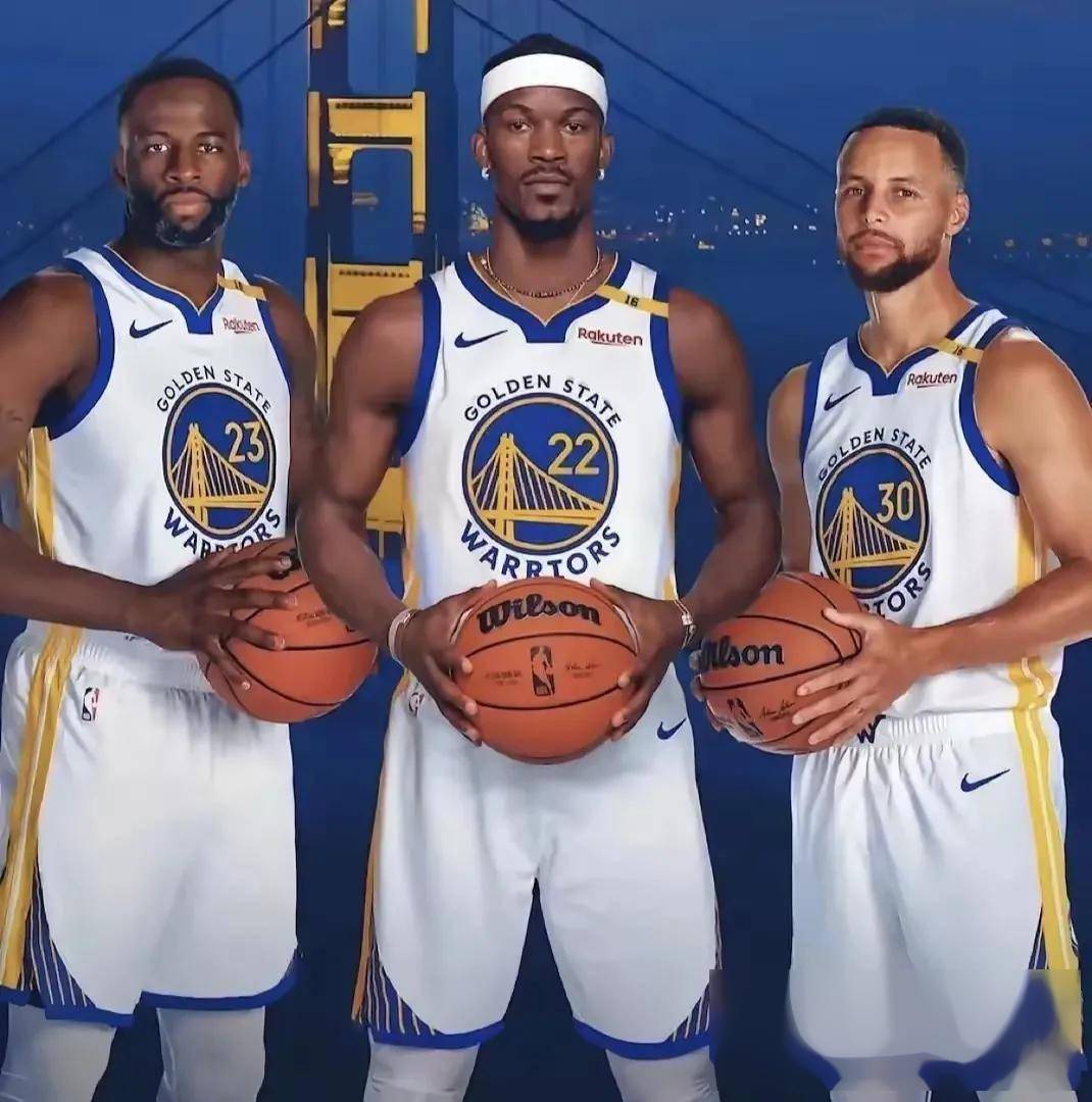 本泽马解锁吉达联合生涯第50球里程碑，俱乐部发布海报祝贺（本泽马为吉达联合攻入第50球，俱乐部发海报庆祝里程碑）