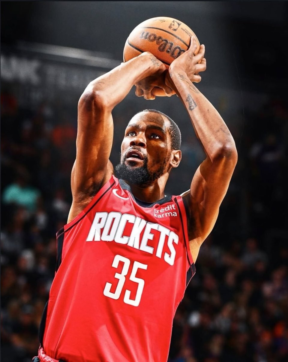 安东尼：梅西是我的偶像和标杆；拒绝拜仁还因我孩子喜欢西班牙（安东尼谈选择：把梅西当楷模；婉拒拜仁因孩子偏爱西班牙）