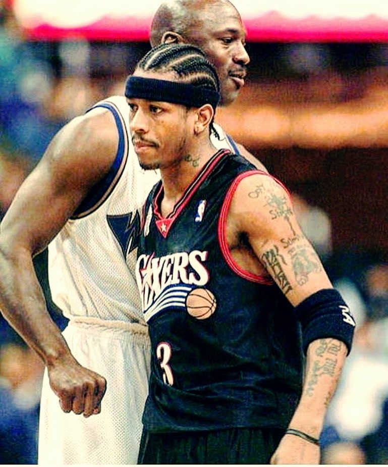 罗宾逊状态火热，三分线外精准命中（罗宾逊手感爆棚，外线三分弹无虚发）