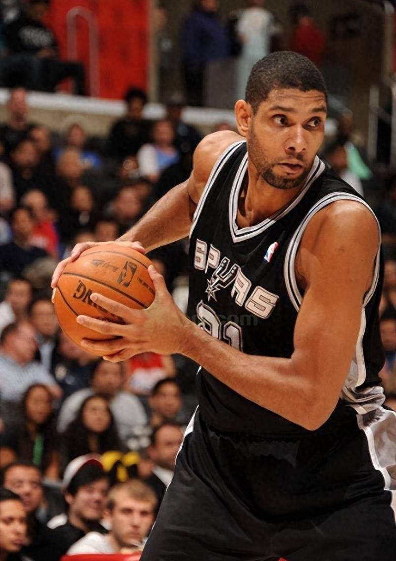 姆巴佩速度制胜 防线全面告急（姆巴佩一骑绝尘，后防线告急）