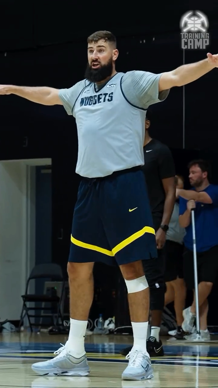 麦克托米奈：尤文很优秀，但那不勒斯得继续提升达到更高高度（麦克托米奈：尤文很强，那不勒斯仍需持续提升以达到更高水平）