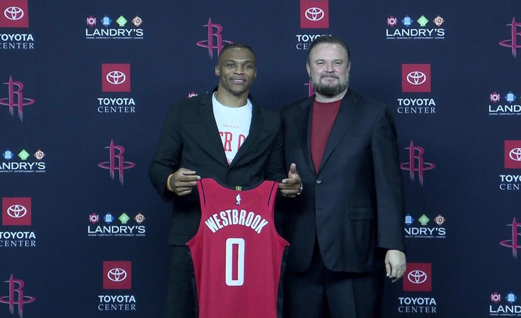 篮球火箭旧将回归休城，粉丝热烈欢迎（火箭旧将重返休城，球迷热情相迎）