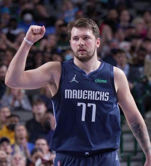 龙塞罗：姆巴佩第一球灵动如大罗，第二球再现C罗暴力美学（龙塞罗：姆巴佩首球灵气似大罗，次球再现C罗式力量美学）