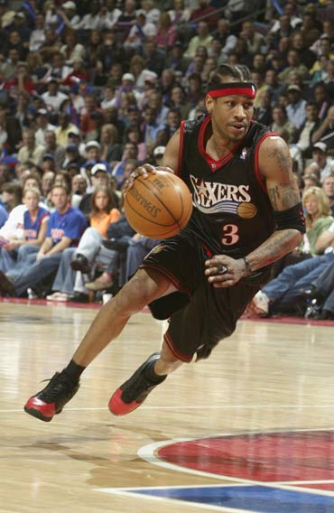 篮球湖人球员恢复训练，状态良好（湖人队员重启训练，状态不俗）