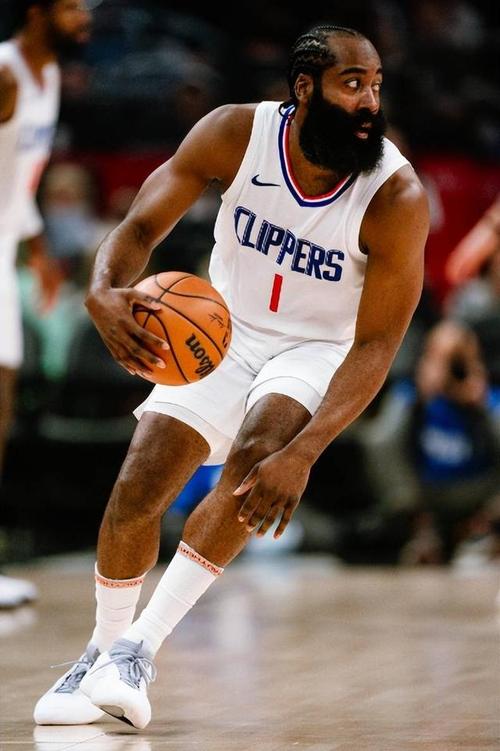 高效！申京半场9中8拿到18分&第二节12分（手感火热！申京半场9投8中砍下18分，第二节独取12分）