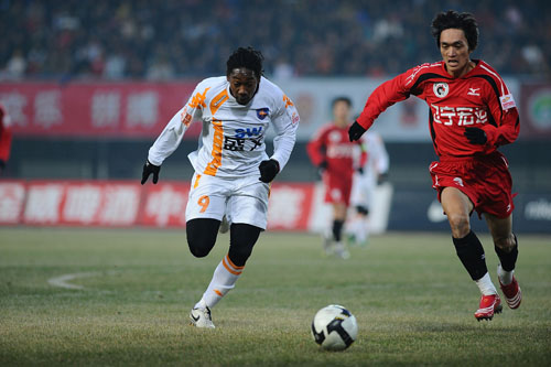 日职战报：桑塔纳等4人破门，浦和红钻4-0大胜川崎前锋（日职联快讯：浦和红钻4-0零封川崎前锋，桑塔纳领衔四人建功）