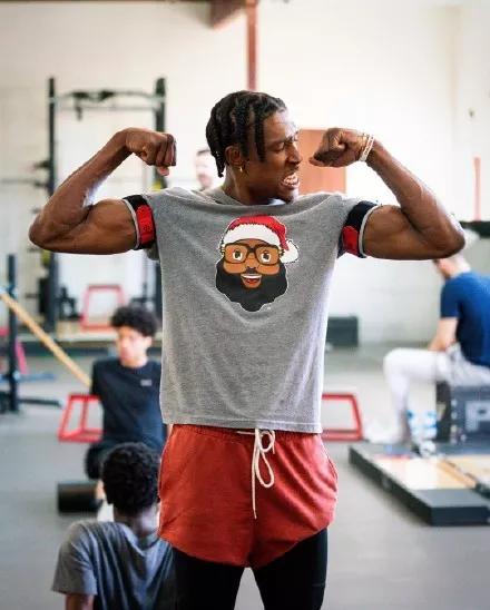 2025中超大结局：海港卫冕申花亚军 梅州亚泰降级（2025中超收官：海港卫冕成功，申花获亚军，梅州与亚泰降级）