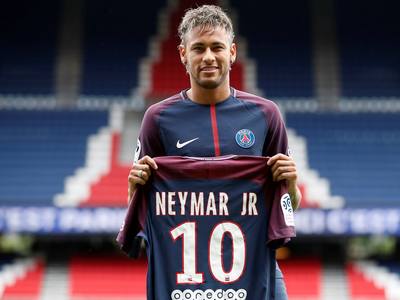 阿尔瓦雷斯：不认为自己有锦鲤特质，荣誉更多来自努力和坚持（阿尔瓦雷斯：自认不靠锦鲤运，荣誉源于努力与坚持）