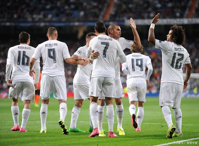 刚收获个人西甲首助😓阿诺德在对阵毕巴的比赛中受伤下场（刚献西甲生涯首助，阿诺德对毕巴比赛伤退）