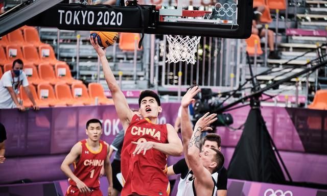 雷迪克怒斥湖人发挥太糟糕！内部关系已出现脱节 队记批评球员打球自私自利（雷迪克痛批湖人表现低迷：队内关系生变，随队记者斥球员过分自私）