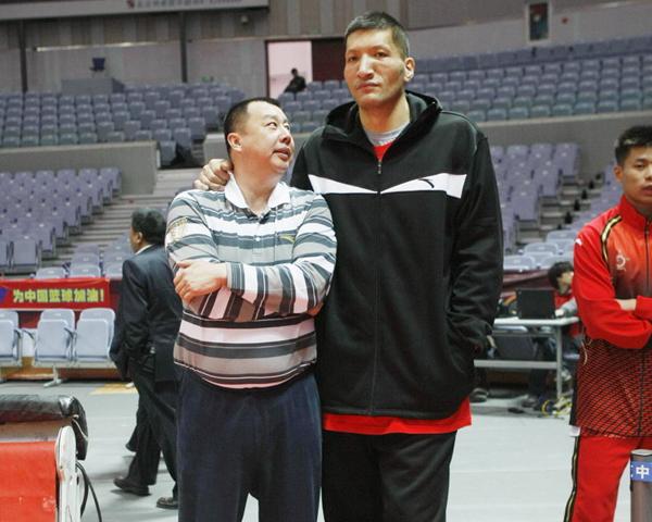 谢文能晒与妻子参观伯纳乌照片：再一次回来有了不一样的感觉（谢文能携妻重游伯纳乌晒照：再回此地感受已不同）