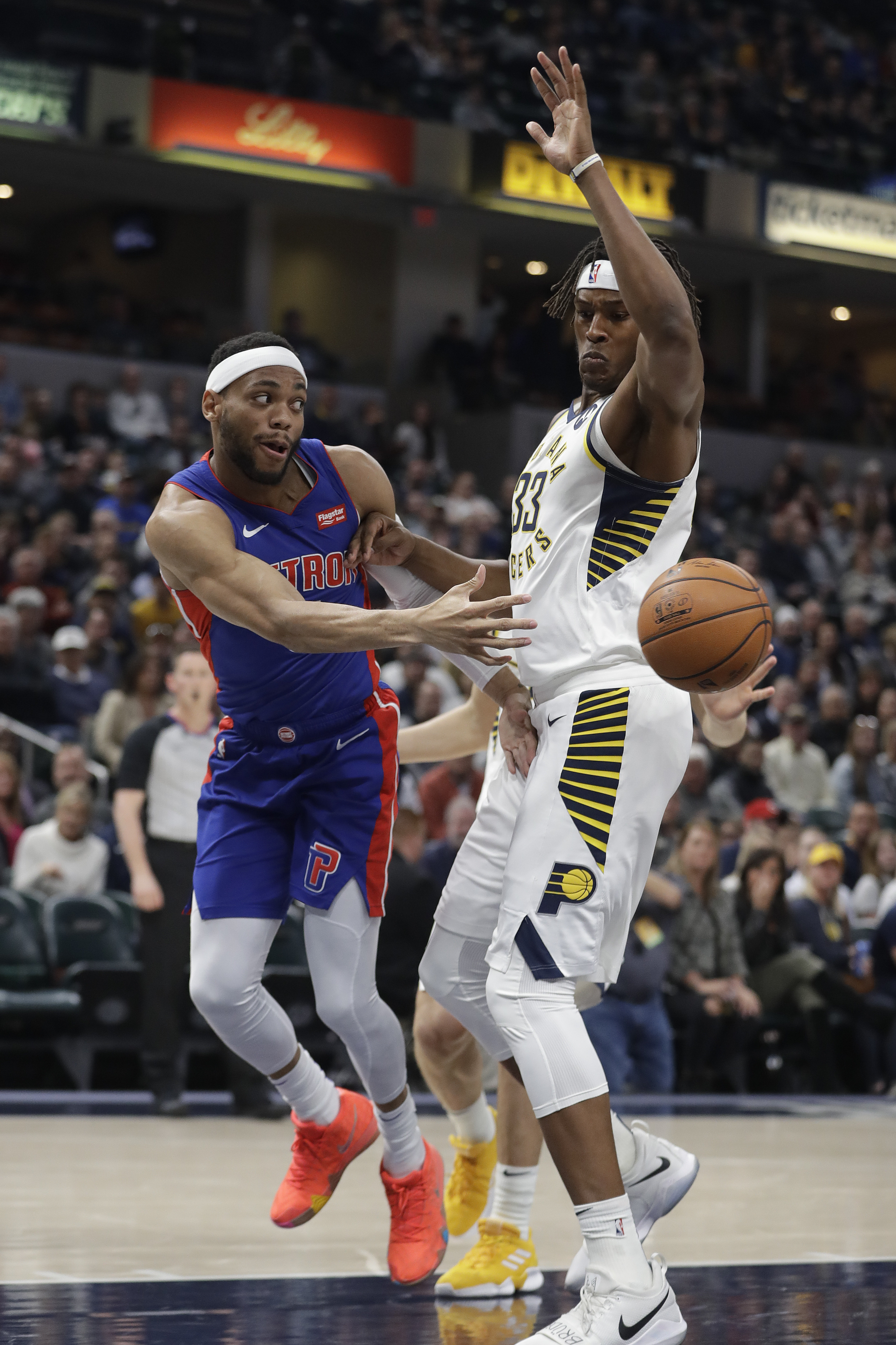 第二节发力！西亚卡姆半场11中5，得到12分7板2助2断（西亚卡姆次节爆发：半场11投5中，拿下12分7板2助2断）