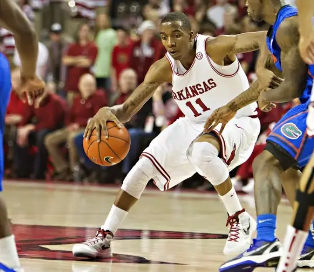 掘金上次有约基奇之外的四人同砍20+还是在2014年（掘金上回除约基奇外四人齐破20分，已是2014年）