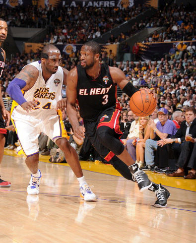 维拉主场31场不败！海外情报：维拉1-1曼联（外媒速递：维拉1-1曼联，主场不败延续至31场）