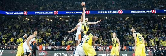 卡雷拉斯：我的位置是左边卫，但能适应教练在任何时候的要求（卡雷拉斯：主打左边卫，也能随时适应教练安排）