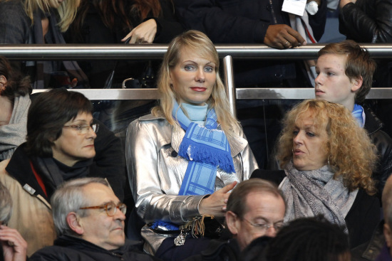 崔永熙：杨瀚森把女友带身边确实压力很大 希望他用实力打破质疑（崔永熙谈杨瀚森带女友在侧：压力不小，盼他用实力回应质疑）