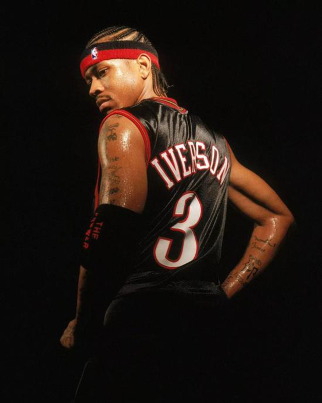 卢克·肖迎曼联生涯300场里程碑！前299场4球30助攻（卢克·肖达成曼联300场里程碑：前299战贡献4球30助攻）