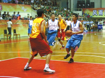 亚冠精英战报：高明锡破门，金大元点射扳平，江原2-2武里南联（亚冠焦点战报：高明锡建功，金大元点球追平，江原2-2战平武里南联）