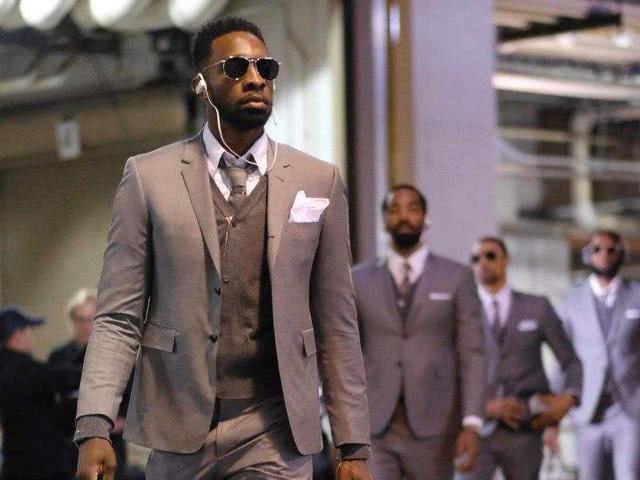 张玉宁：目标是小组出线然后更进一步，我们会全力以赴（张玉宁：小组出线是起点，随后力争更进一步，我们会拼尽全力）