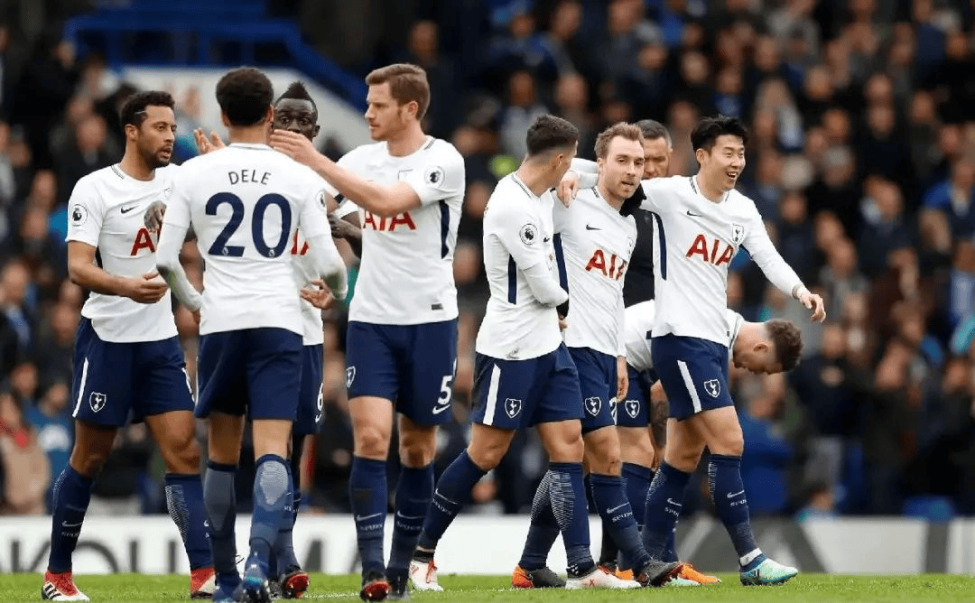 米兰老照片展示埃瓦尼风采（米兰旧影再现埃瓦尼风华）